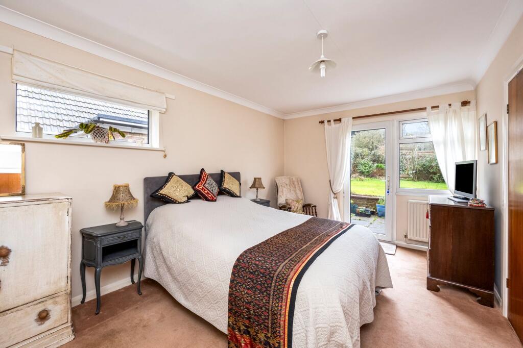 Cleve Way, Billingshurst, RH14 photo 3