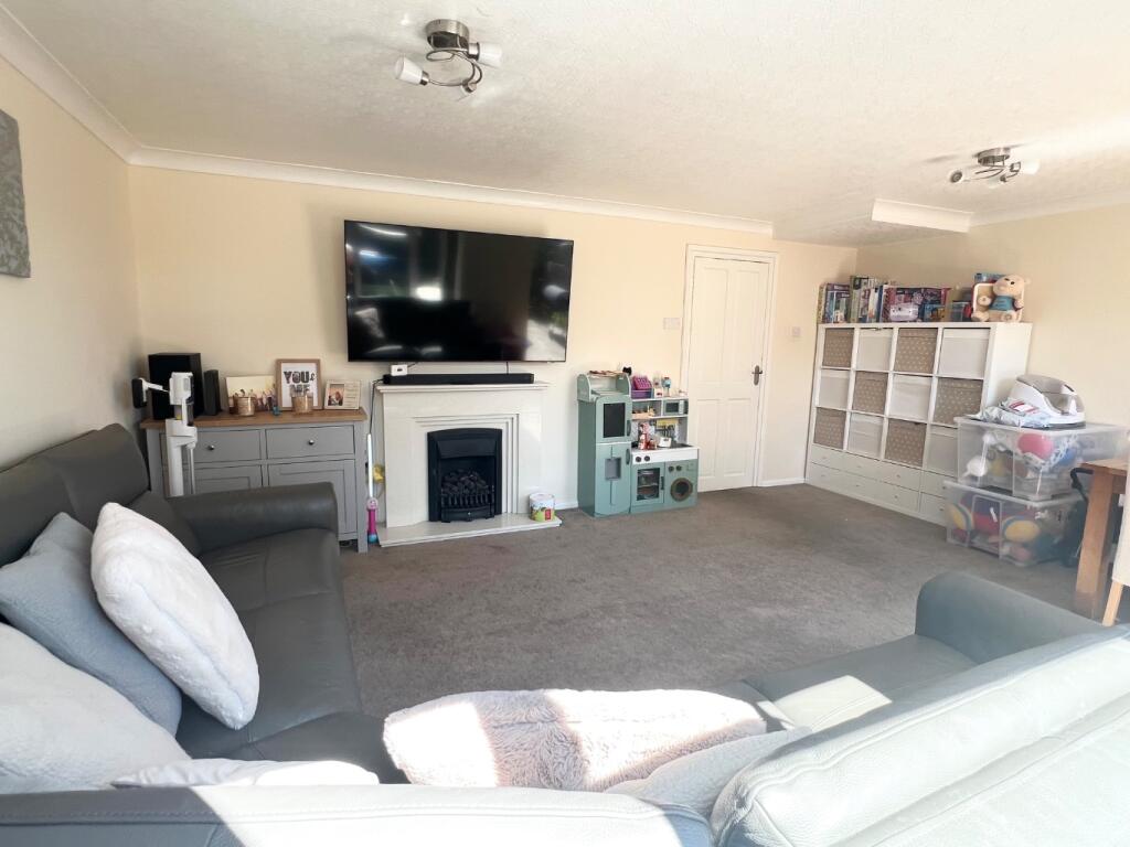 Dibden Purlieu, Southampton, Hampshire, SO45 photo 3