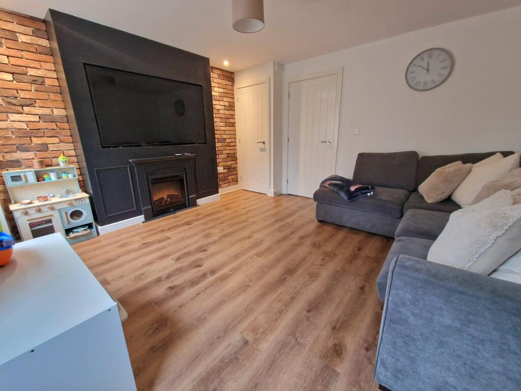 Harris Way, Kenilworth, Warwickshire, CV8 photo 2