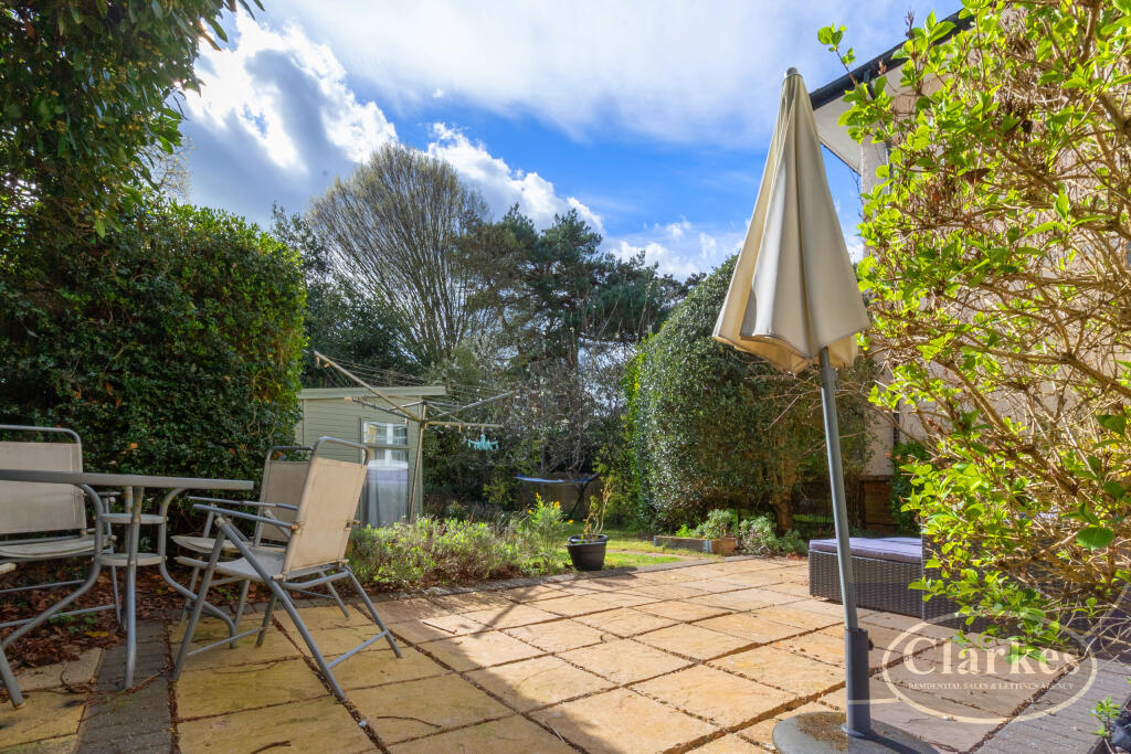 Apartment in Bournemouth, Charminster - View 3