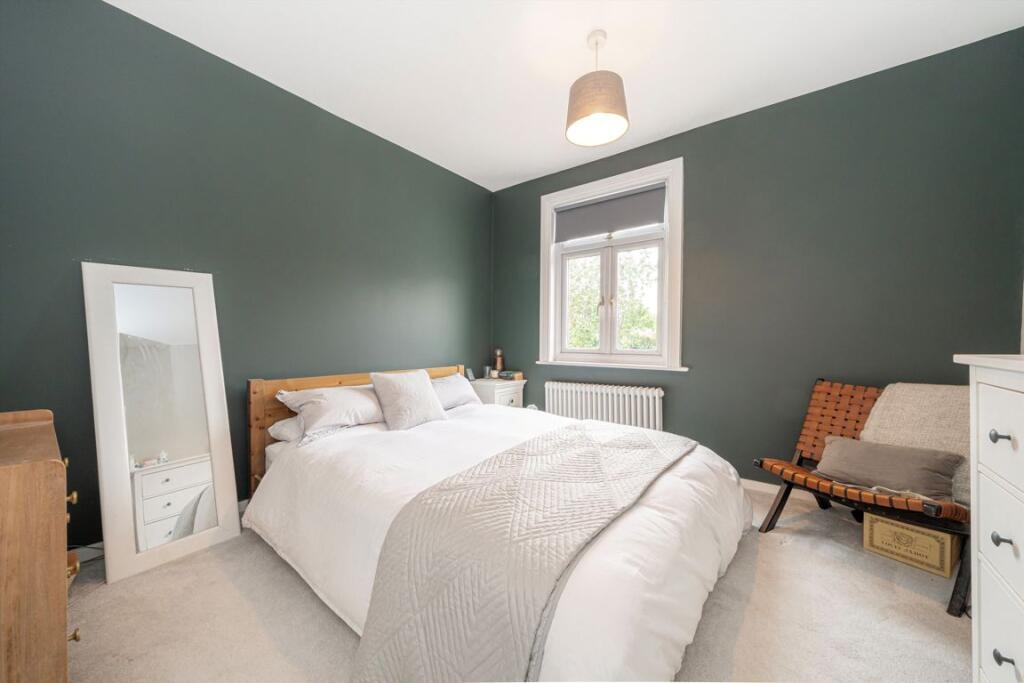 House in Twickenham - More
