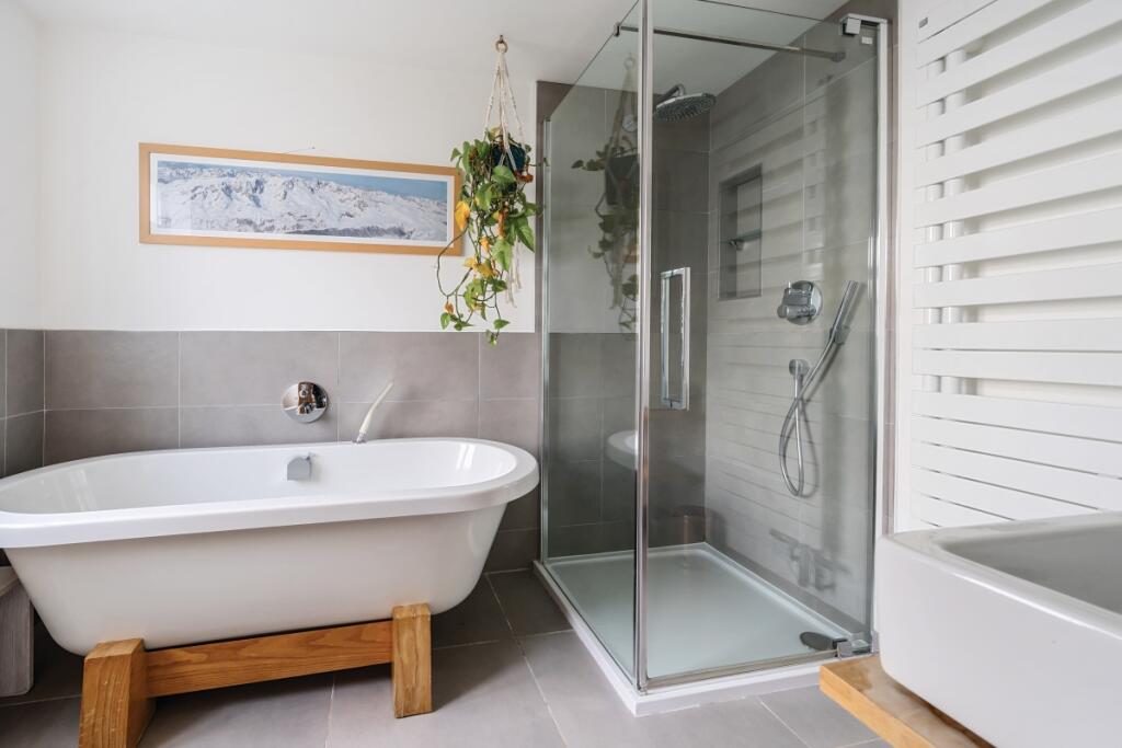 4 bedroom semi-detached house for rent