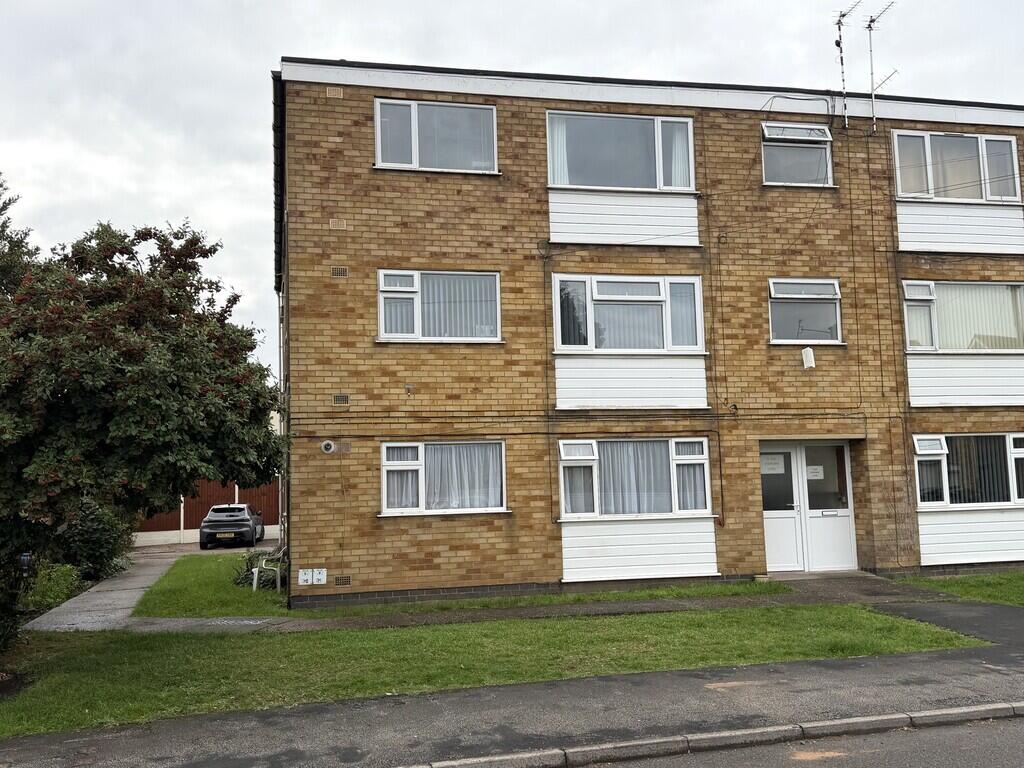 1-bed flat on Stafford Close , Bulkington , £35,000