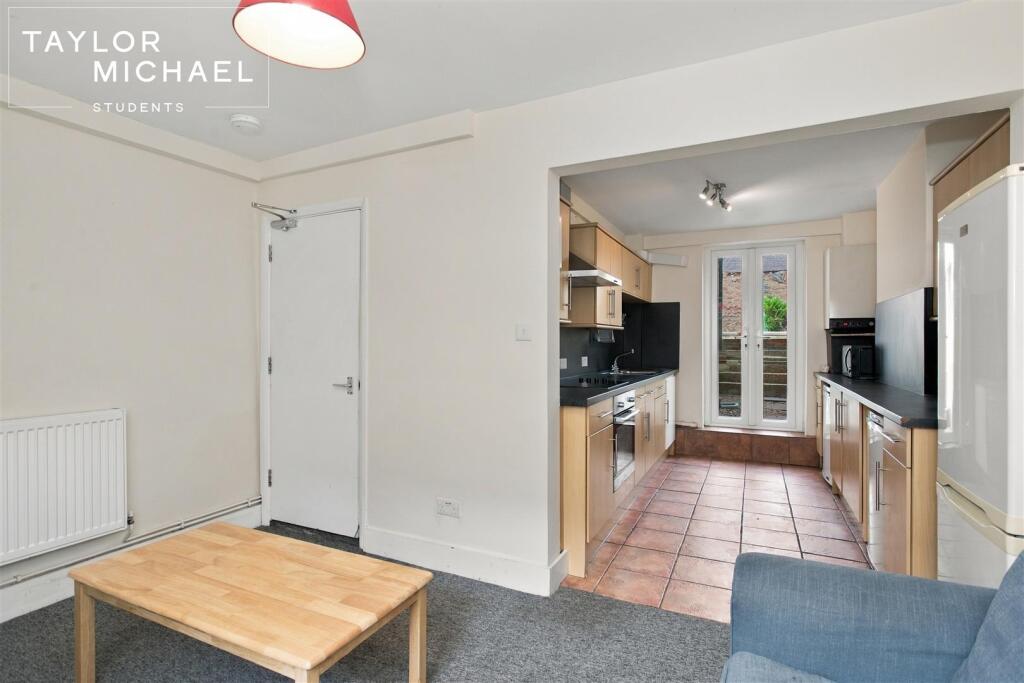 6 bedroom terraced house for rent