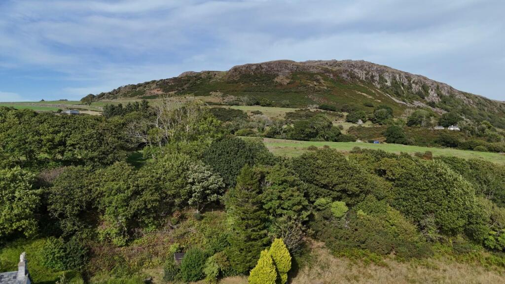 House in Llandudno, Dolbenmaen - More