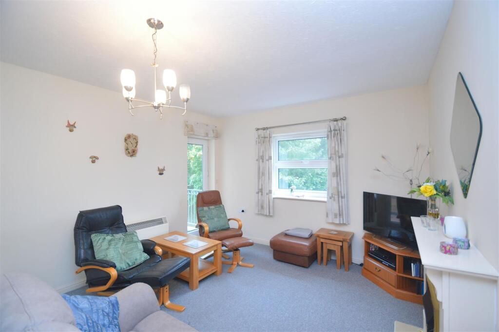 Apartment in East Cowes, Osborne - More