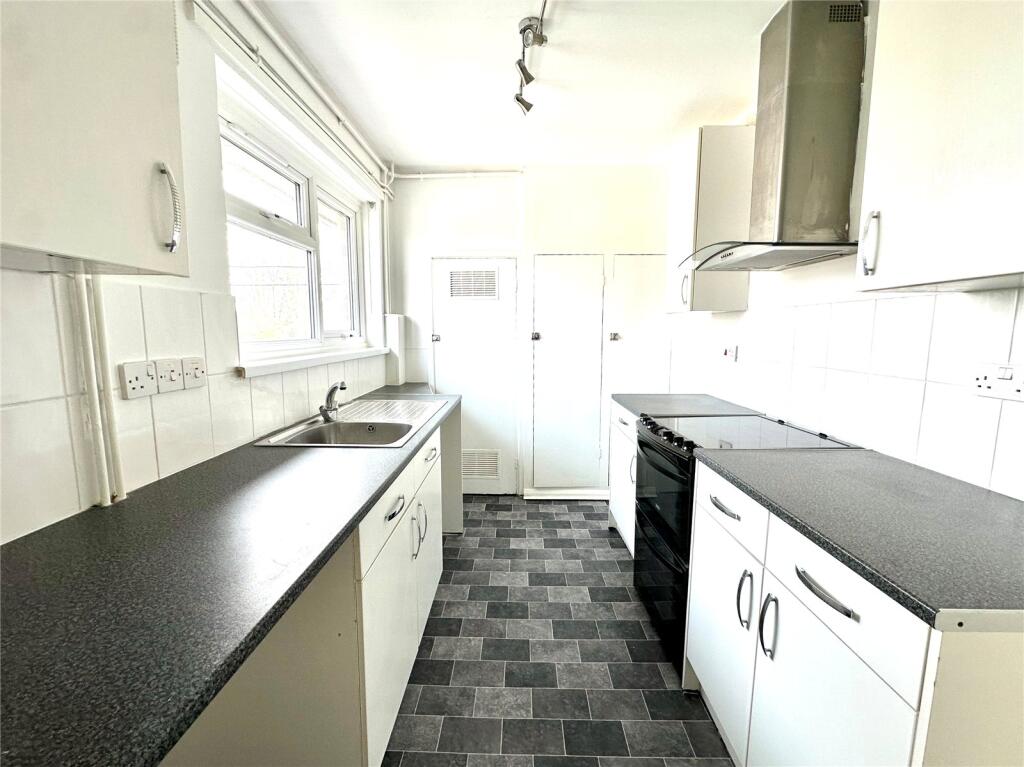 Coronation Road, Wroughton, Wiltshire, SN4 photo 4