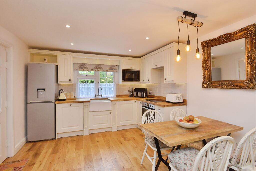 Woburn Lane, Aspley Guise, Milton Keynes photo 2