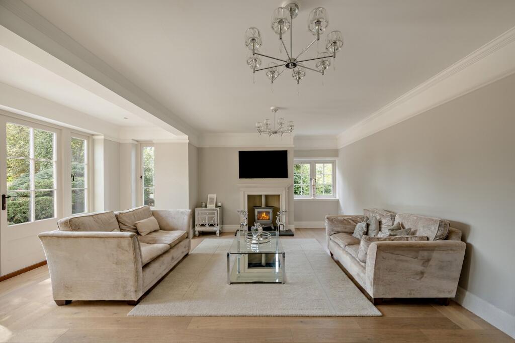 House in Uttlesford, Felsted - View 2