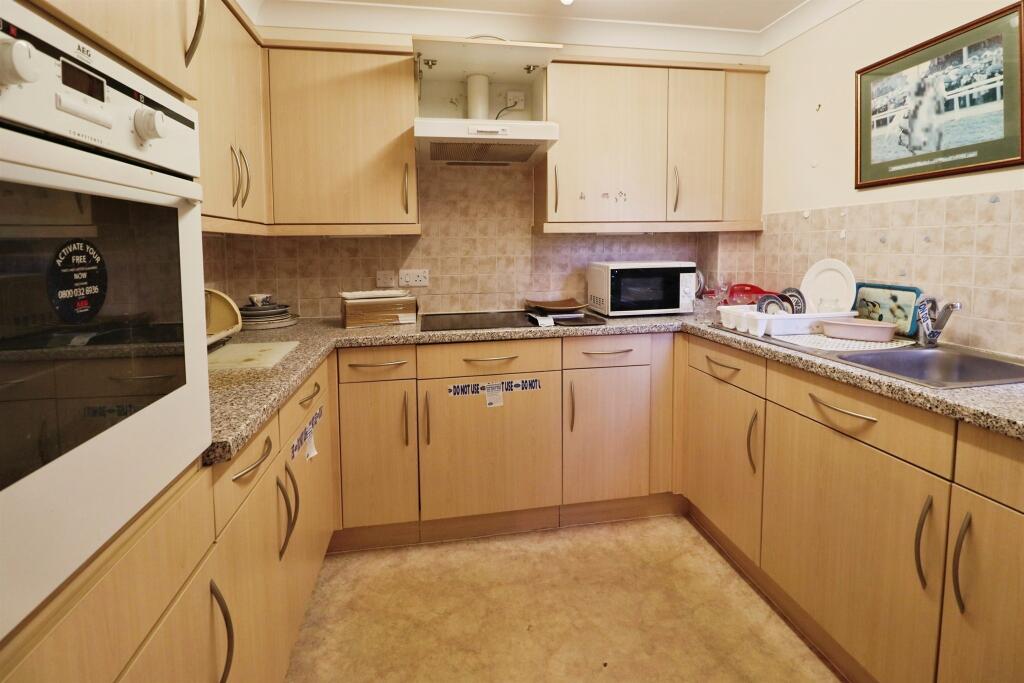 Apartment in Cardiff, Llandaff - View 2