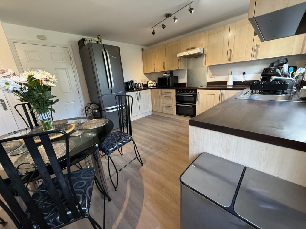Leaze Close, Thornbury, BS35 - More