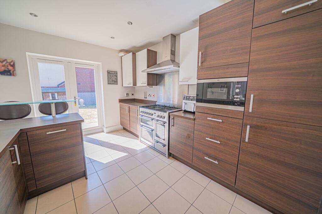 House in Solihull, Balsall - More