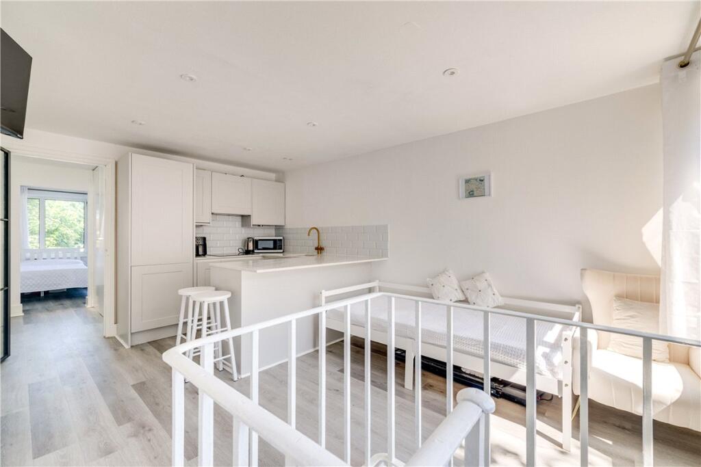 Apartment in London - More