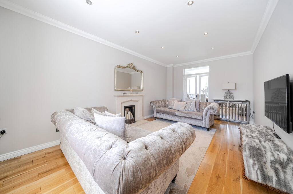House in Uttlesford, Flitch Green - View 4