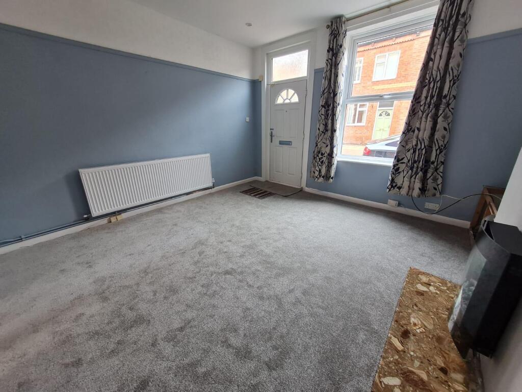 House in Wakefield, Round Hill, Cutsyke - View 4