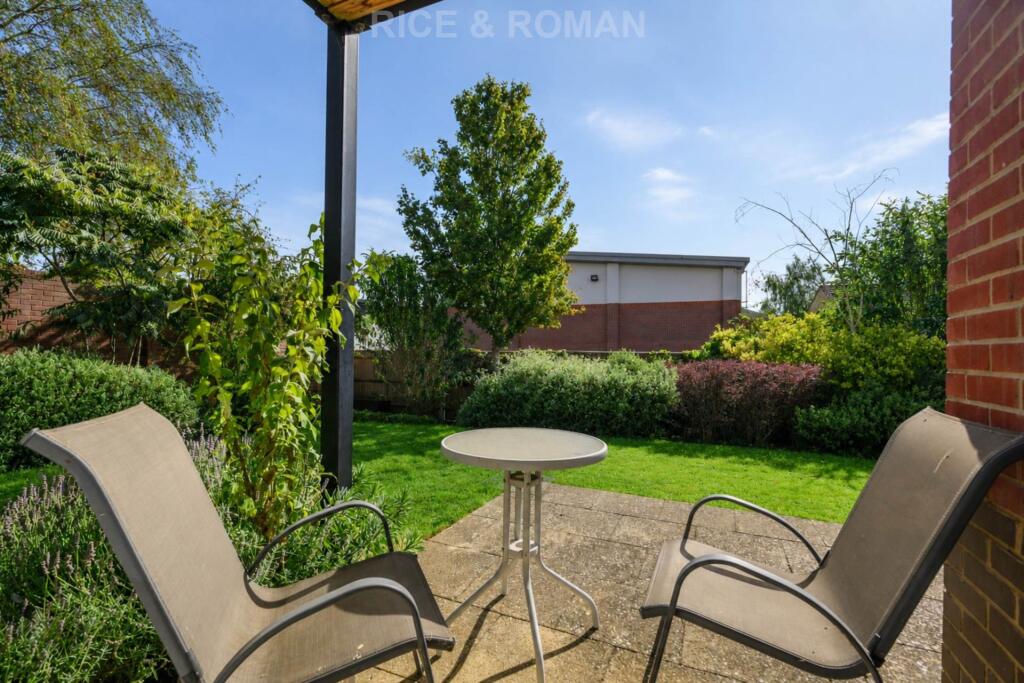 Apartment in Kingston upon Thames - View 2