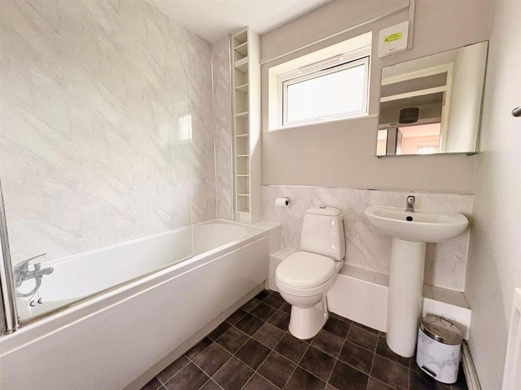 Apartment in Fareham, Hampshire - View 5