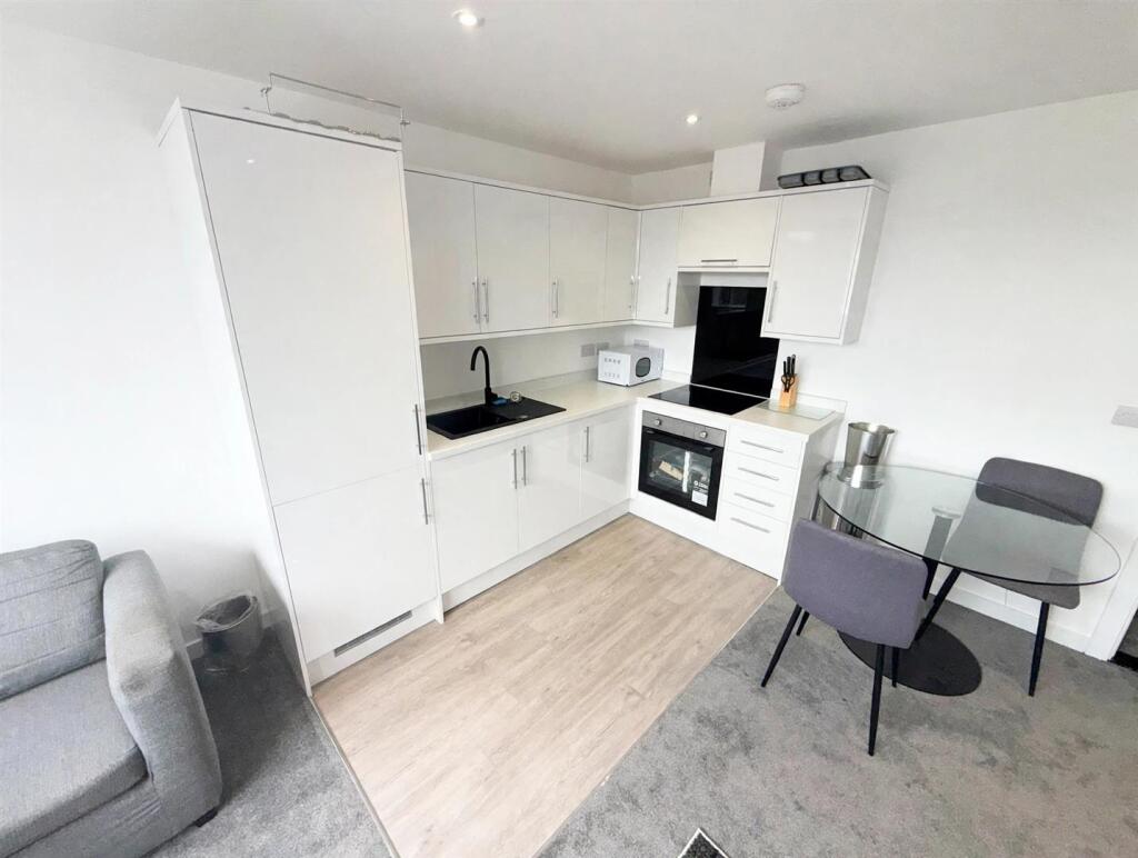 Apartment in Hull, Kingston upon Hull - View 4