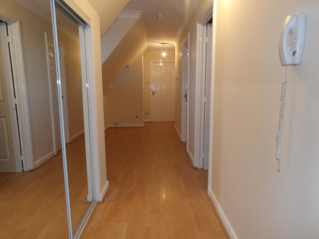 Apartment in Solihull, Dickens Heath - More