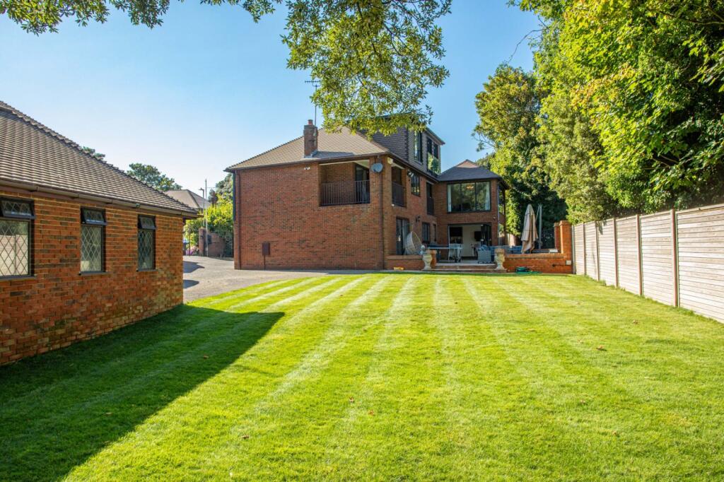 House in Thanet, Kingsgate, Broadstairs and St Peters - More