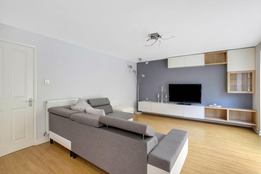 House in Rushcliffe, Gamston - More