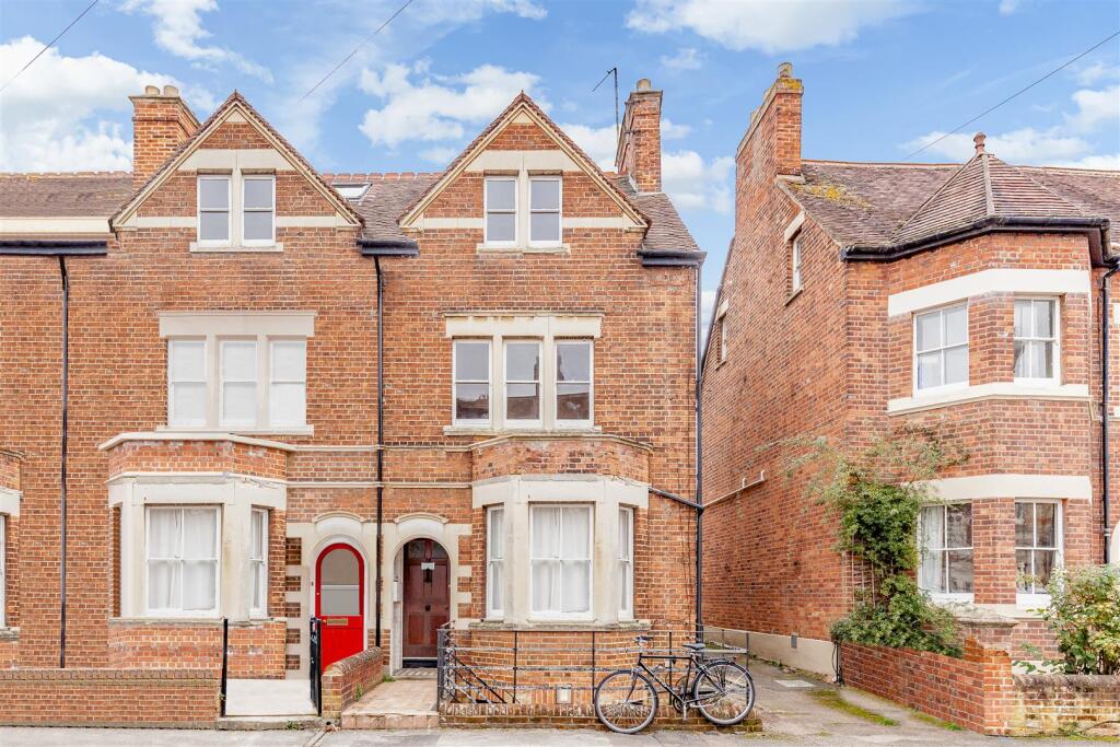 Main image of property: Southmoor Road, Jericho, Oxford, OX2 6RD