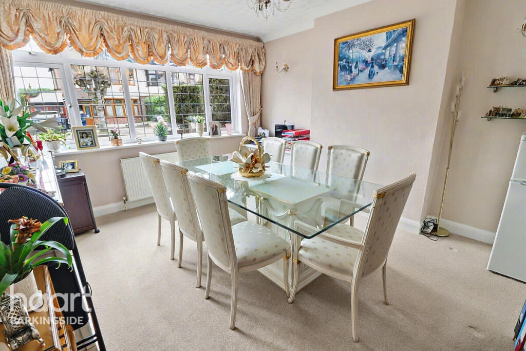 Sunnymede Drive, Barkingside photo 3