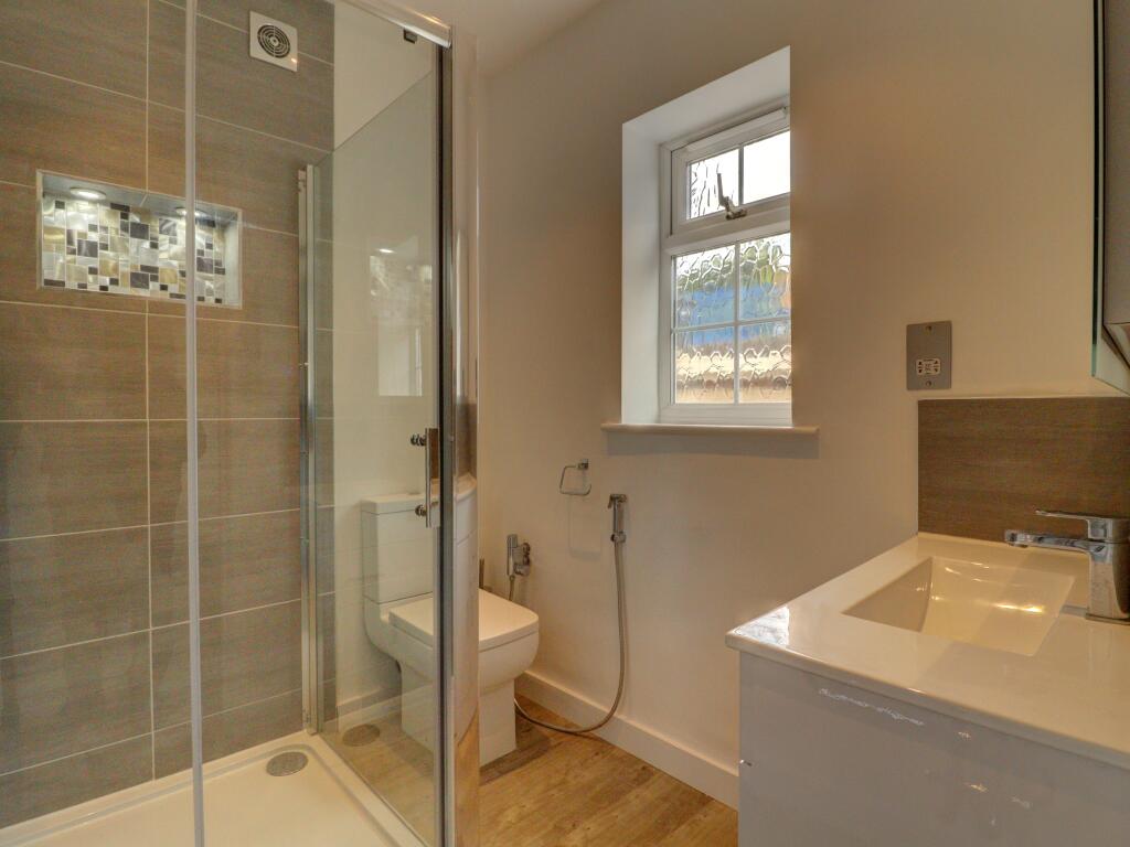House in West Wycombe, Buckinghamshire - View 3