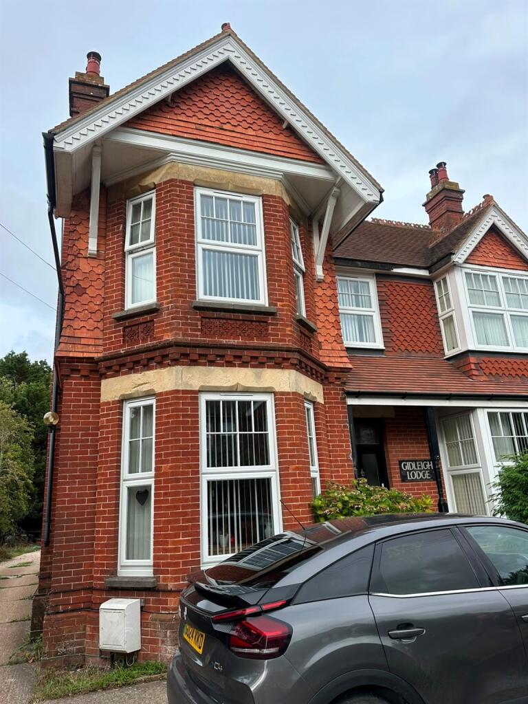 House in Wealden, Hailsham - More