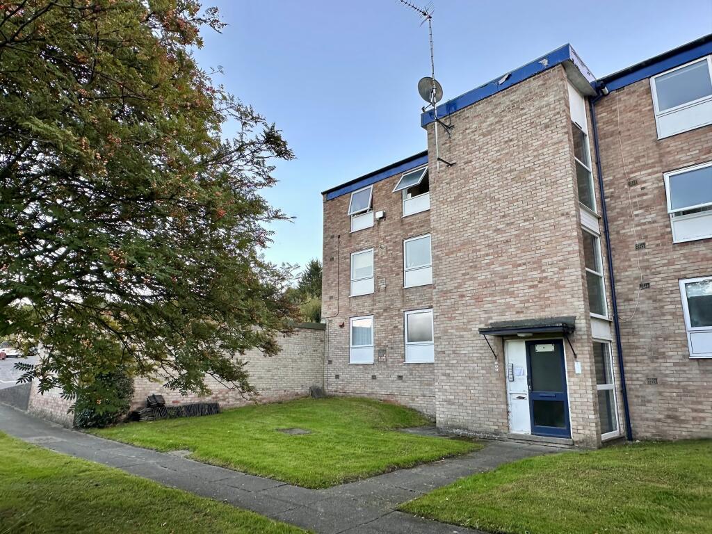 Apartment in Harrogate, Coppice Valley - View 2