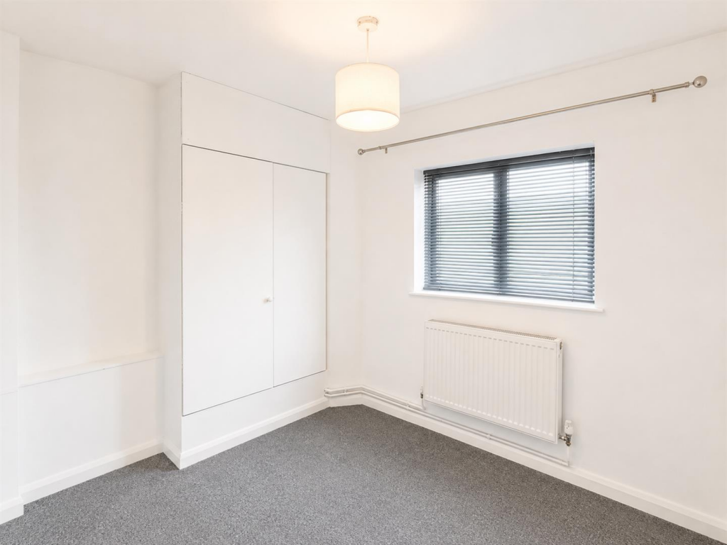 Apartment in Watford, North Watford - View 5