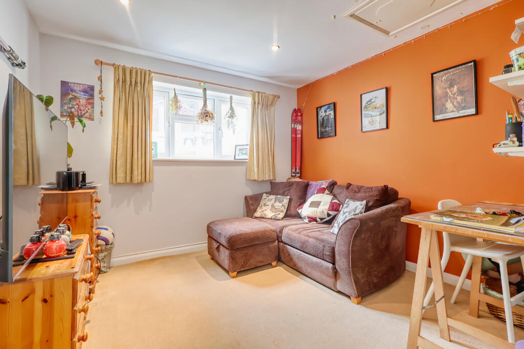 House in High Wycombe, Sands - More