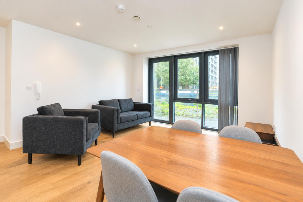 Apartment in Manchester, New Islington, Miles Platting - More