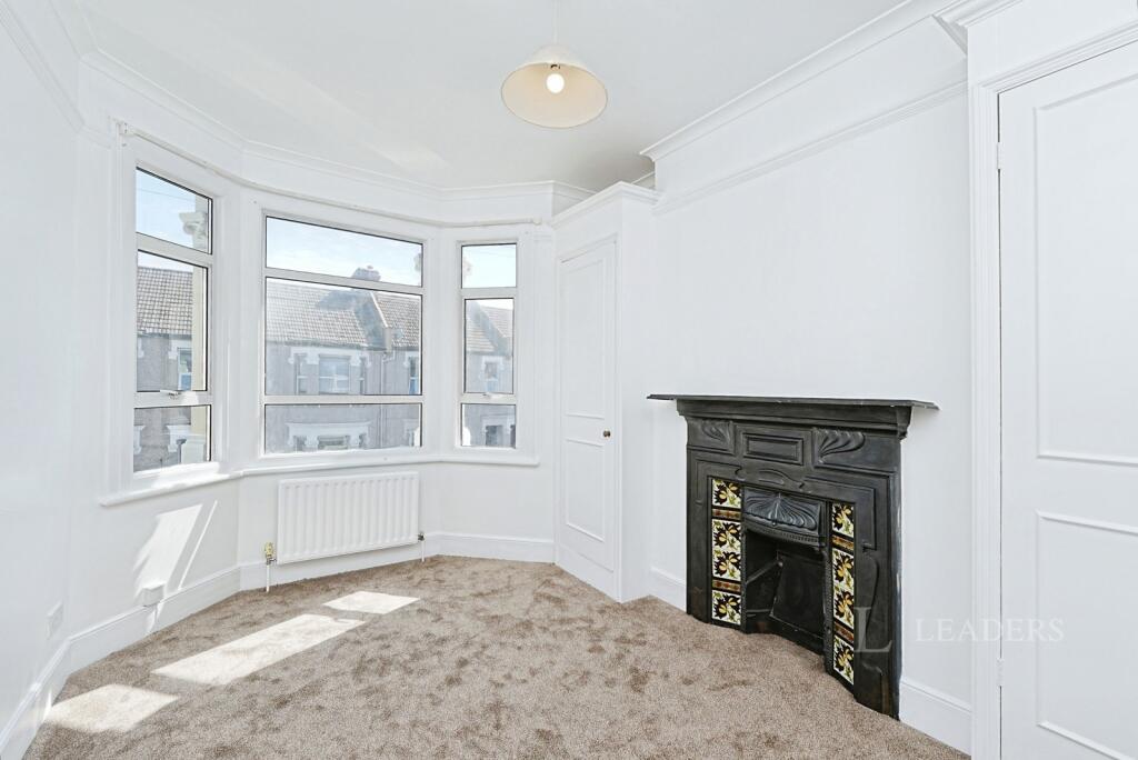 Apartment in Bromley - View 4