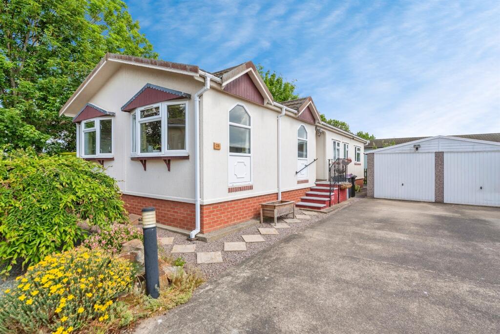 2-bed caravan on Allington Gardens, Allington, Grantham, £107,000