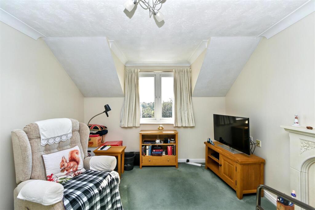 Apartment in Eastbourne, East Sussex - View 5
