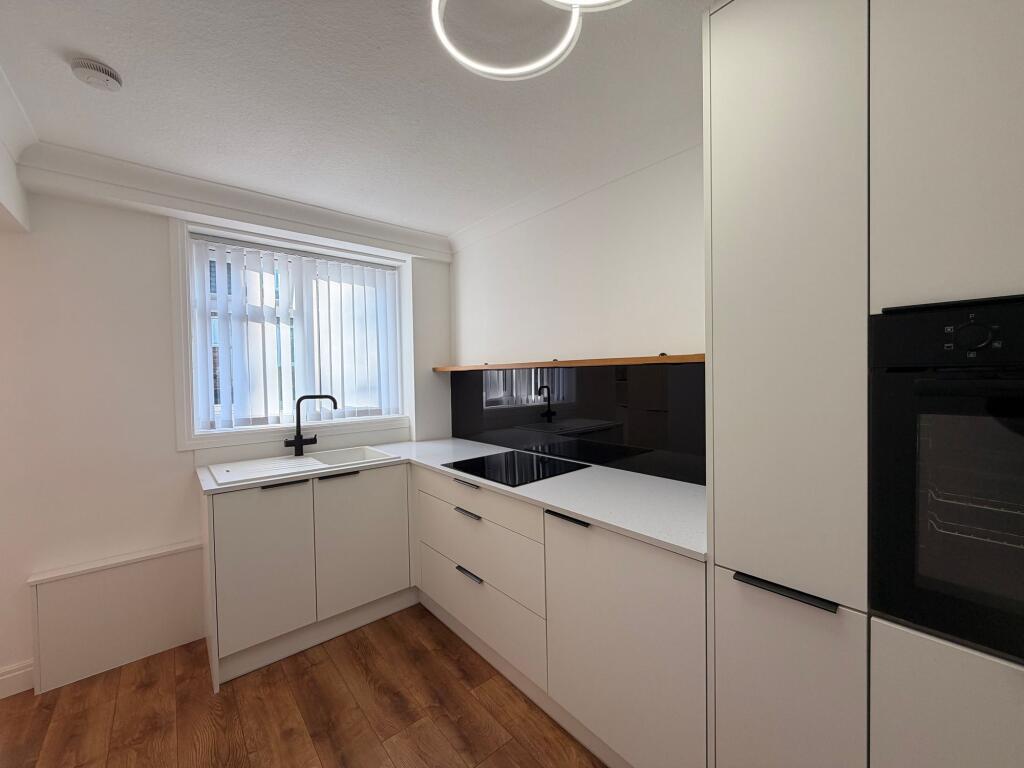 Apartment in Solihull, Castle Bromwich - View 5