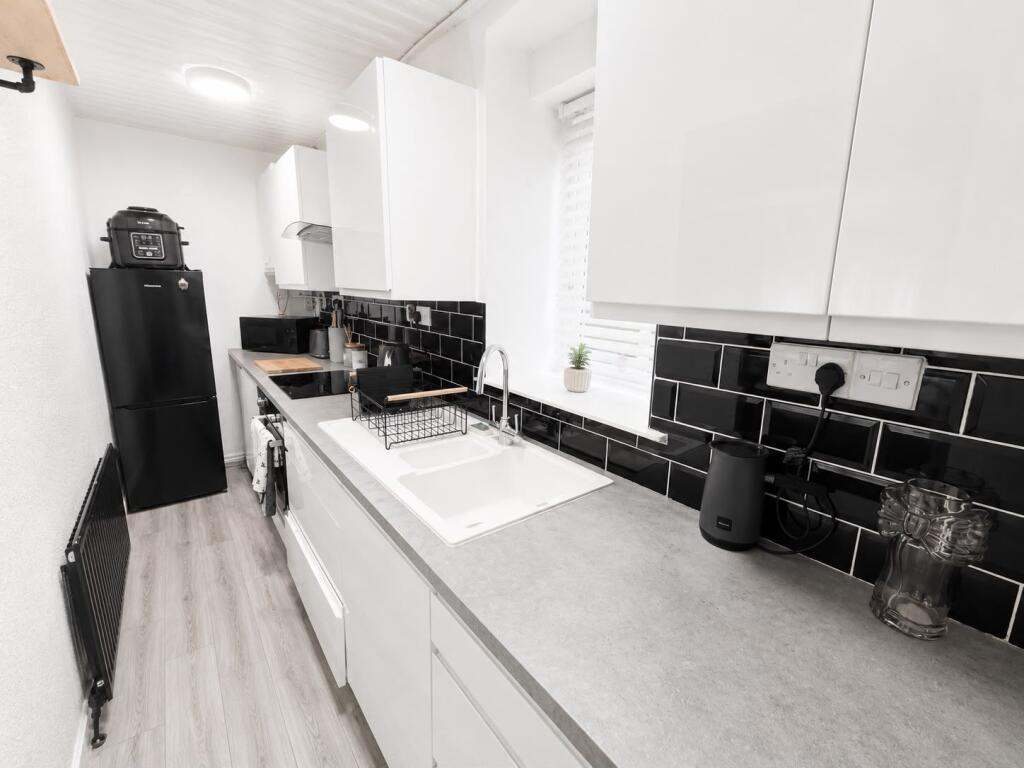 House in Bradford - View 3