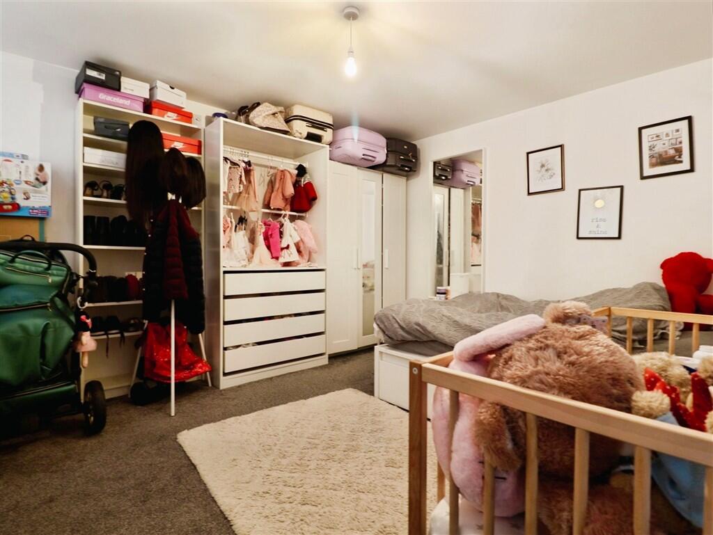 Apartment in Cardiff, Adamsdown - View 4