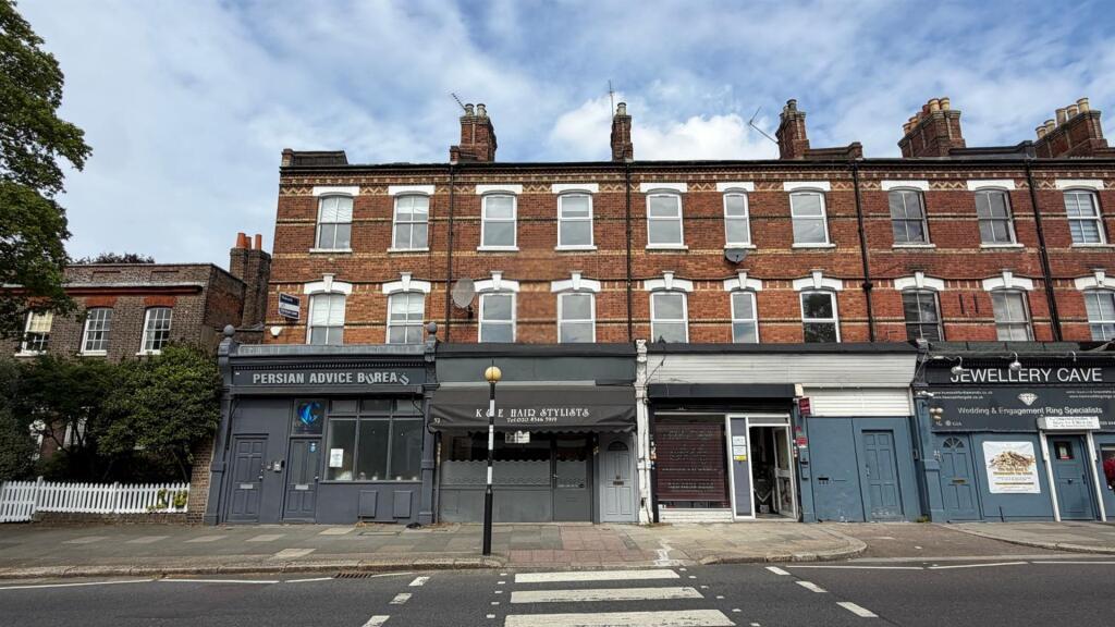 Main image of property: 52 Hendon Lane, London, N3 1TT
