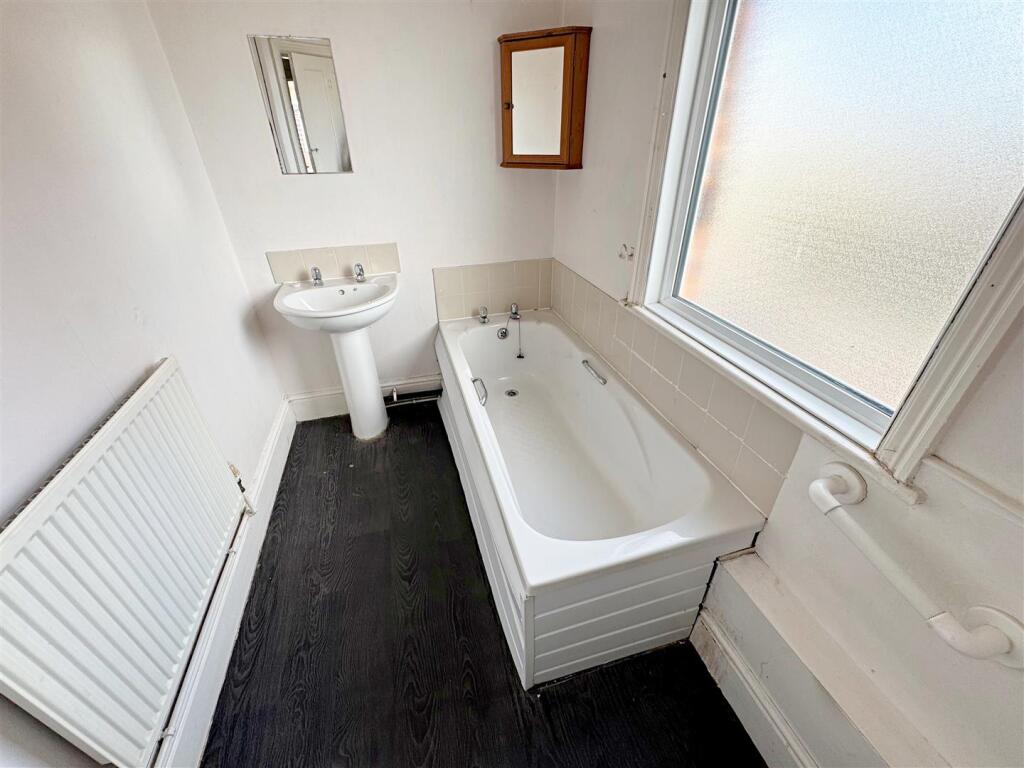 Apartment in Cleethorpes, New Clee - More