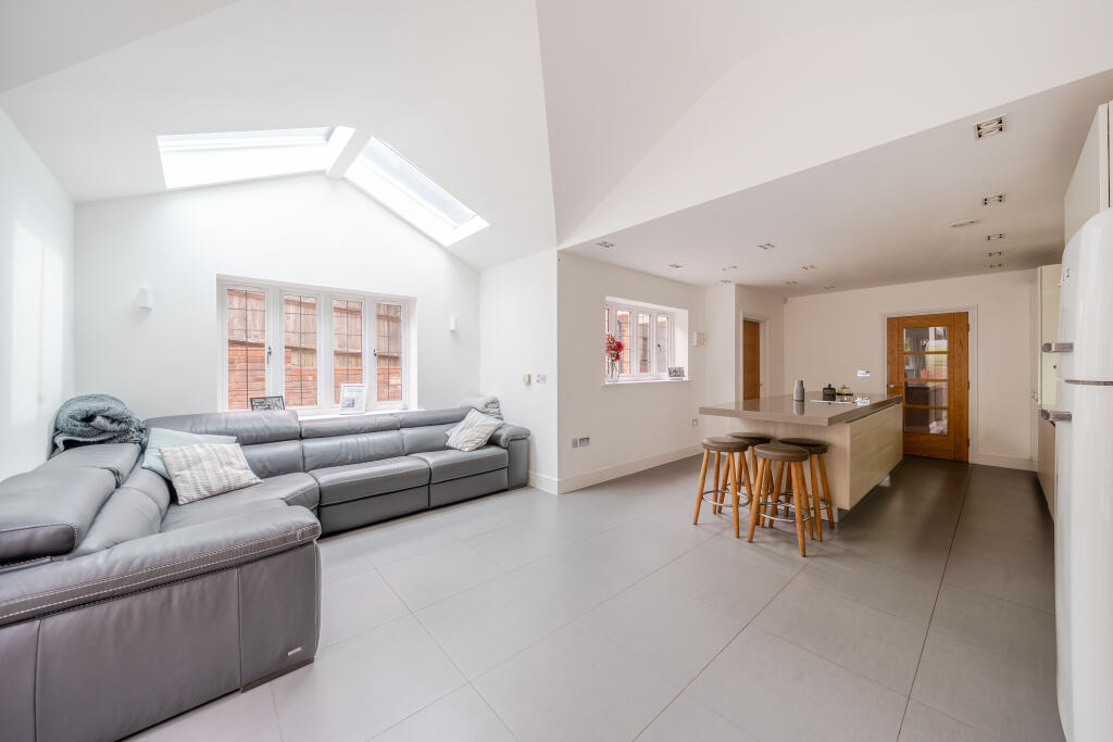 House in St Albans - View 5