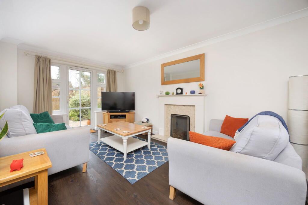 Willow Crescent, Corsham, SN13 photo 3