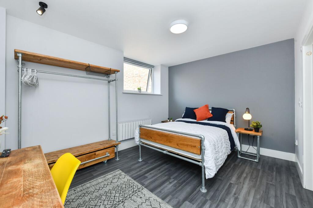 Main image of property: 71A High Road, Nottingham, NG9