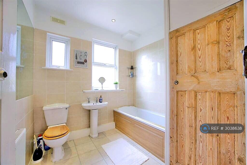 House in Southend-on-Sea - View 5