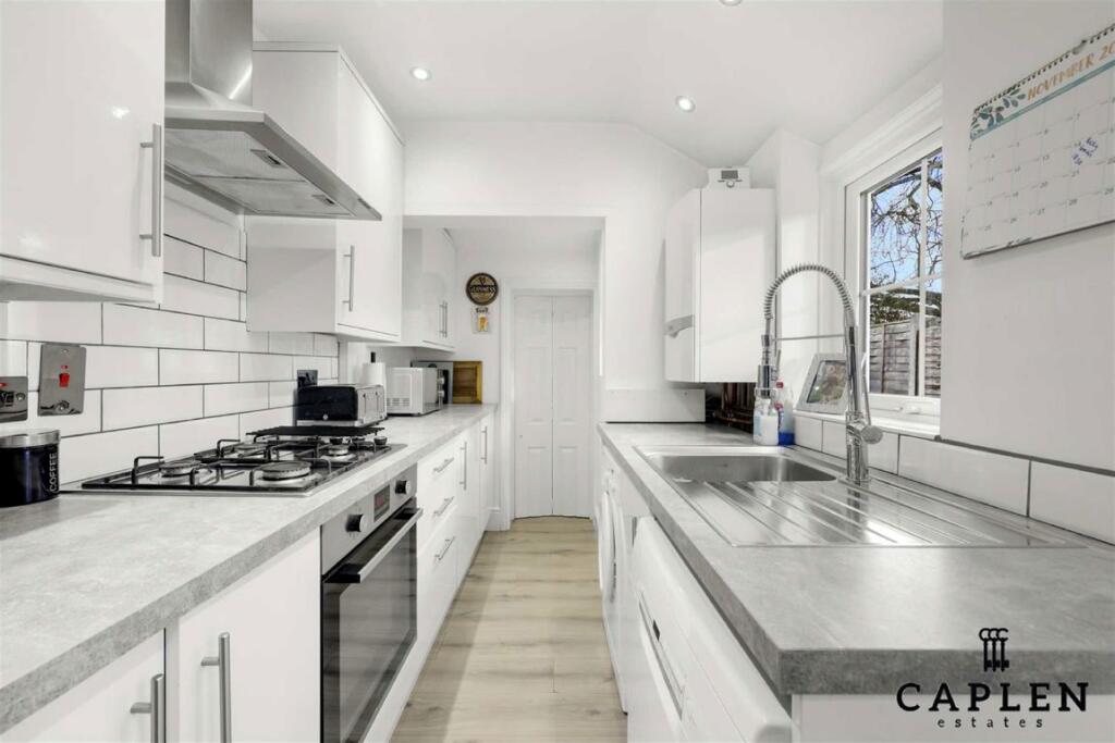 House in Epping Forest, Chigwell - View 5