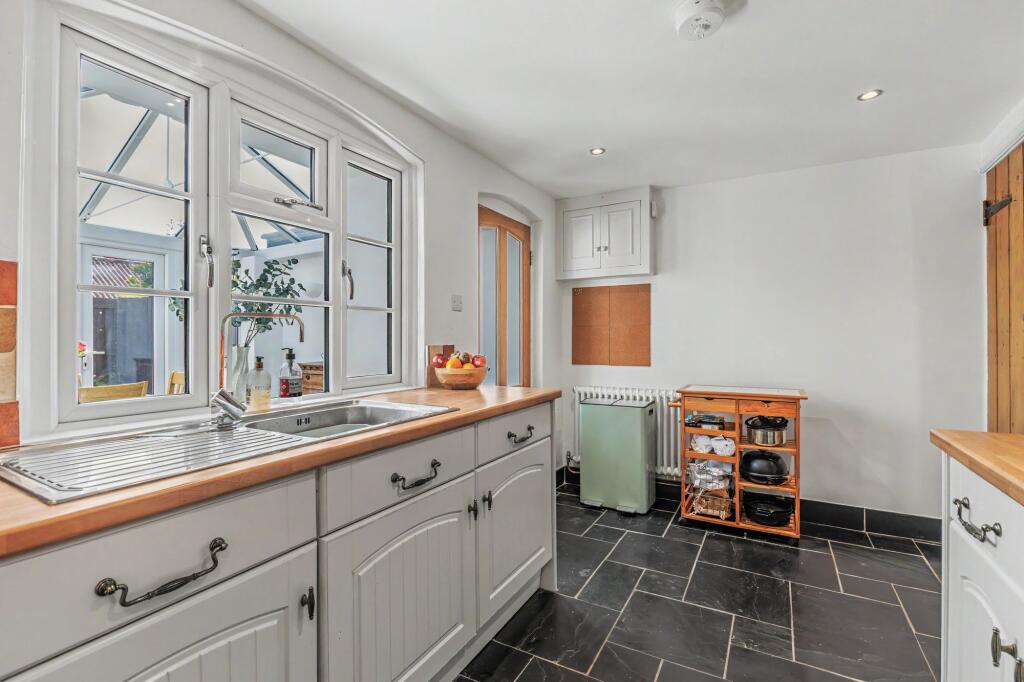 House in Wychavon, Pershore - More