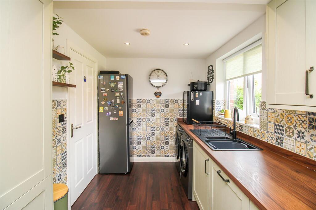 Edge Avenue, Dewsbury - View 3