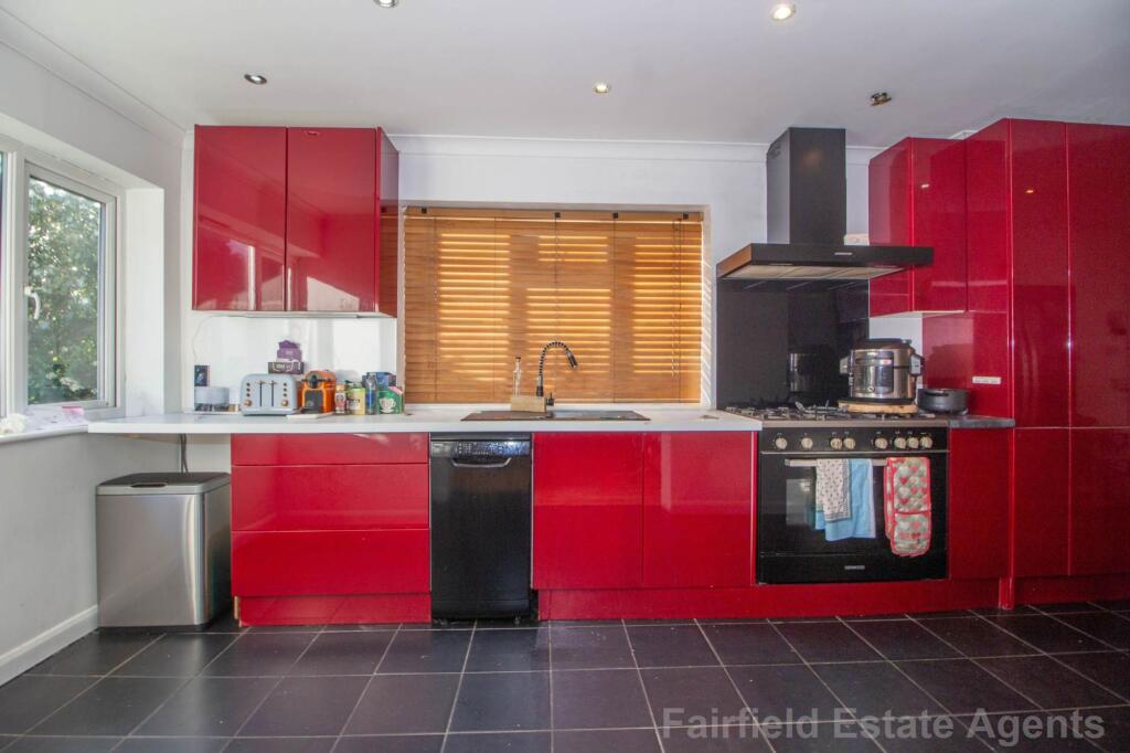 Thorpe Crescent, Oxhey, Watford, WD19 photo 2