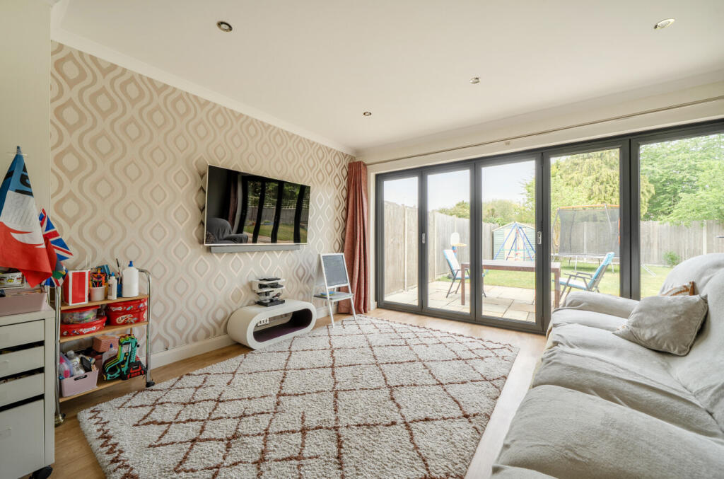 Renault Road, Woodley, Reading, Berkshire, RG5 photo 4